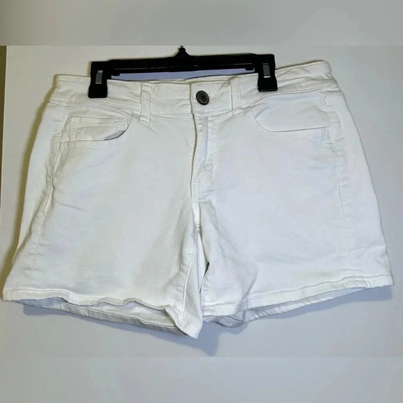 American Eagle Outfitters Pants - American Eagle white midi super stretch shorts size 6